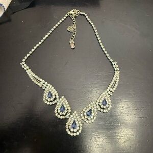 Elegant vintage costume jewelry Silver and Blue Teardrop Necklace
